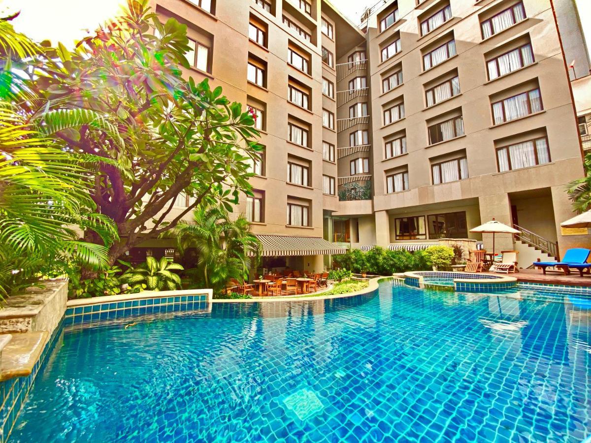 Silom Serene A Boutique Hotel Bangkok Exterior foto