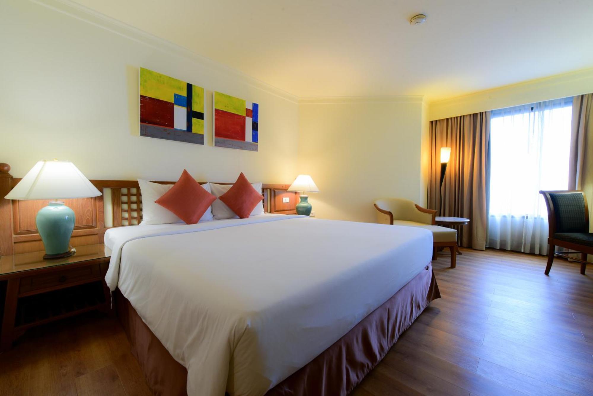 Silom Serene A Boutique Hotel Bangkok Exterior foto