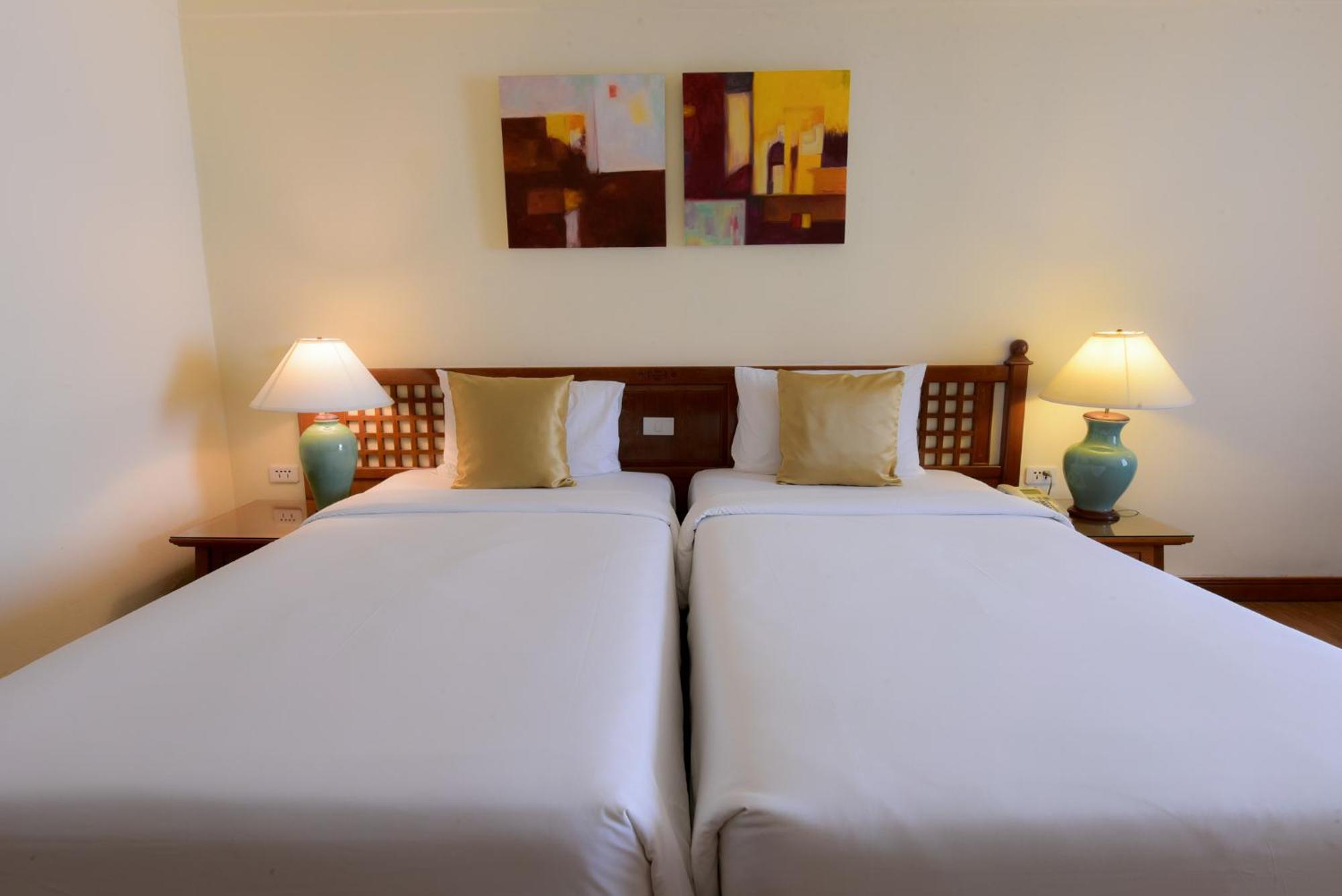 Silom Serene A Boutique Hotel Bangkok Exterior foto